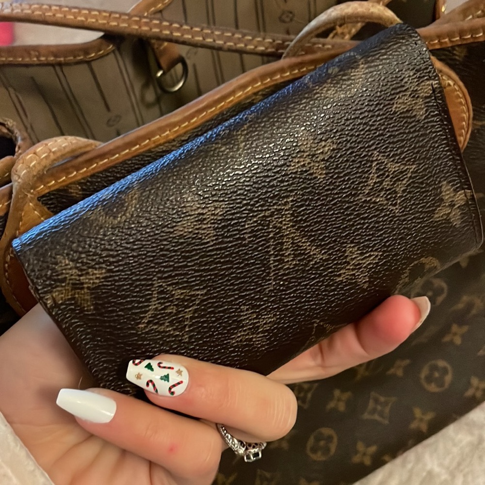 BEAUTIFUL LOUIS VUITTON WALLET - Picture 3 of 7